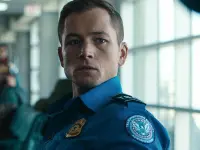Taron Egerton-چمدان