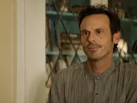 Scoot McNairy-سگ شبانه